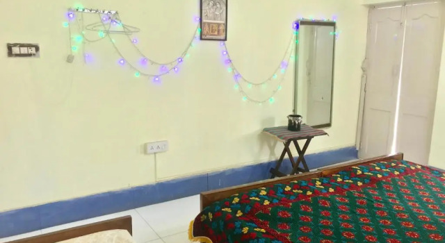 Furnished apt w. 2 bed rooms in New Alipore, Забронировать Отель Калькутта East Zone, рядом с France Consulate