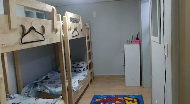 Кровать в общем номере (мужской номер) Ninano Guesthouse - Hostel