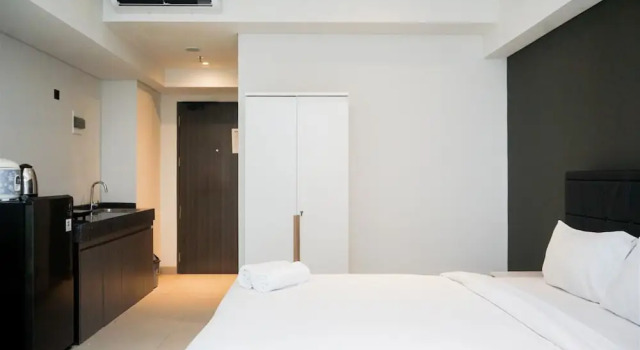 Studio Apartment With Sofa At Carstensz Residence, Book Apartment Legok West Java