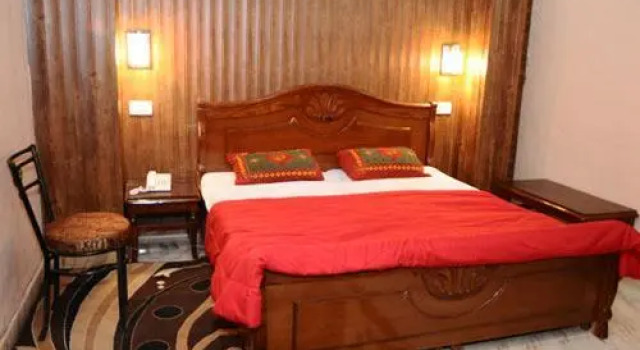 OYO 6370 Hotel Golden Woods, Book Hotel Amritsar Punjab