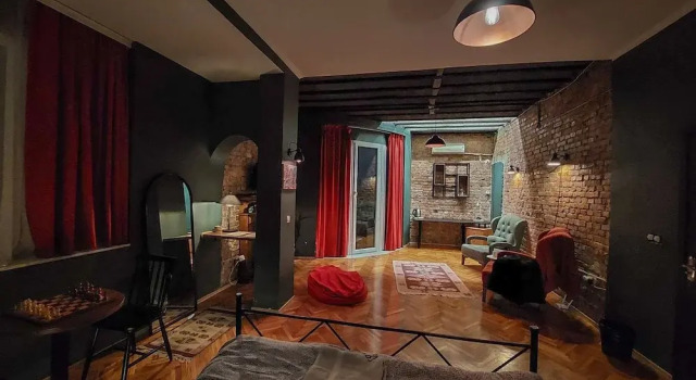 Prishtina Center Hostel, Забронировать Хостел Хостелы Приштина, рядом с National Theatre of Kosovo, Хостел