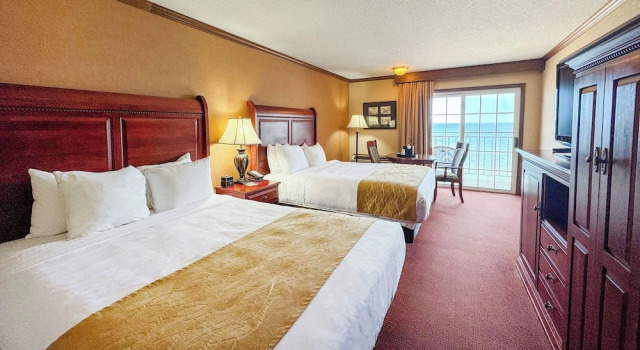 Четырёхместный номер Deluxe с балконом и с видом на озеро Comfort Inn Lakeside