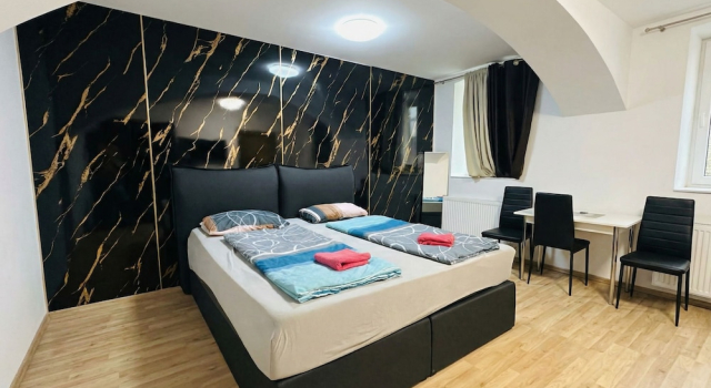 Cozy 1BR Plus LR Near Amusement Park