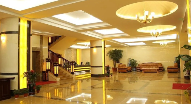 Kunming Rundu Hotel, Rezerwuj Hotel Hotele w Kunming z parkingiem, Parking