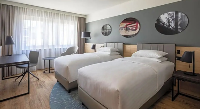 Номер Superior Basel Marriott Hotel