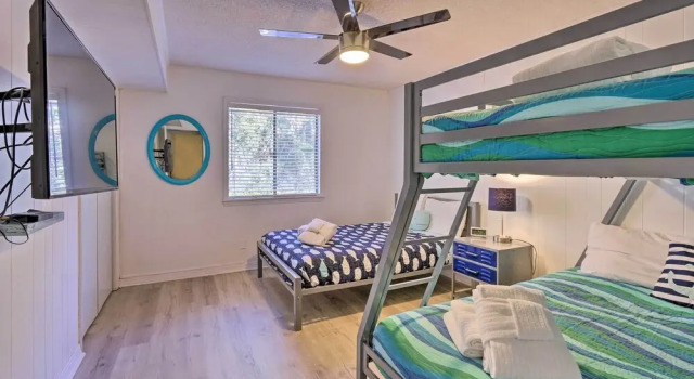 Апартаменты Hilton Head Condo w/ Covered Balcony + Pool Access