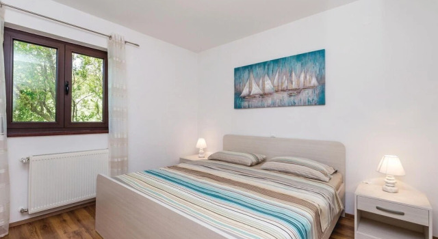 Nice Home in Banjol With Wifi and 3 Bedrooms, Varaa Hotelli Hotellit Kvarner Islands uima-altaalla, Uima-allas