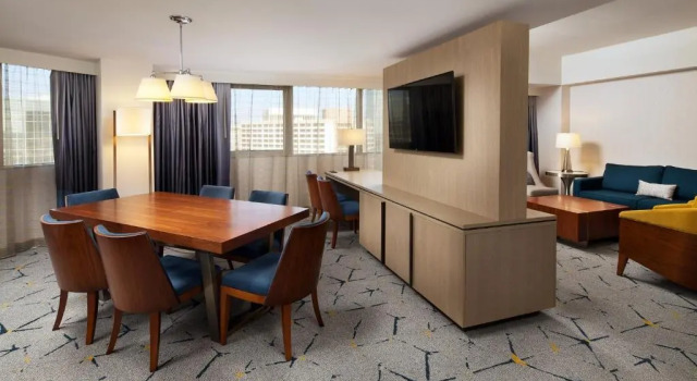 Двухместный люкс Sheraton Gateway Los Angeles Hotel