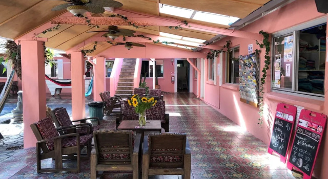 Dolphins Beach House - Hostel, Book Hostel / Vandrerhjem Hostels i Noosa, Hostel / Vandrerhjem