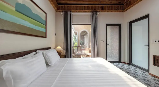 Двухместный номер Deluxe с балконом и с видом на бассейн Trang An Aroma Homestay