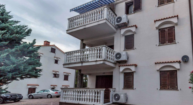 Apartment Diracca, Забронировать Апартаменты/квартира Отели в центре Свети Вид-Михолице, в центре