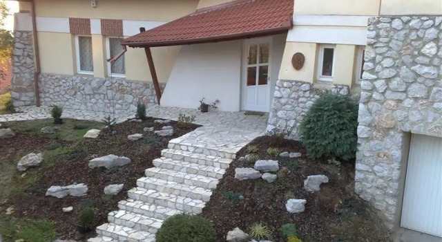 Marci Villa Panzi, Book Villa Villaer i Baranya, Villa