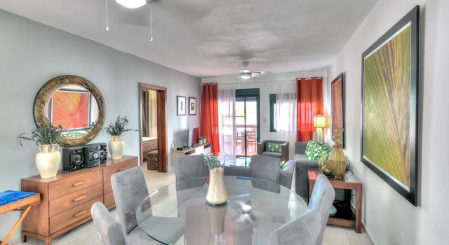 Oceanfront Apartment With Beach Views and Large Balcony, Prenota Appartamento Hotel a Punta Cana con piscina, Piscina