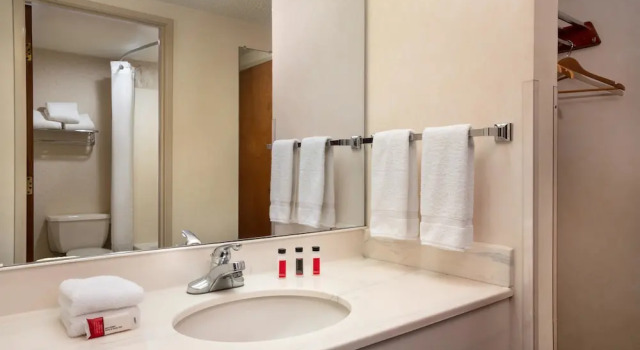 Двухместный Studio Suite Days Inn & Suites by Wyndham Denver International Airport