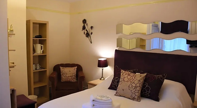 Номер Economy Edward Hotel