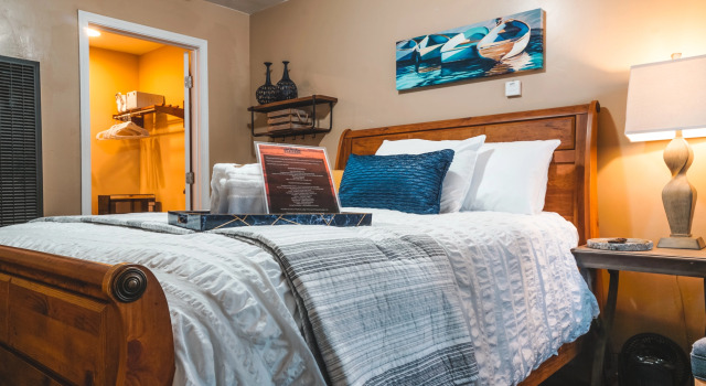 PlayPark Lodge ⭐ Unit 6 ⭐ Deluxe Queen Room