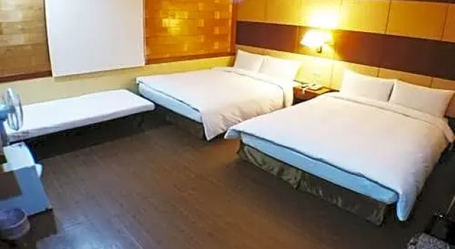 Четырёхместный номер Standard Fu Chia Hotel