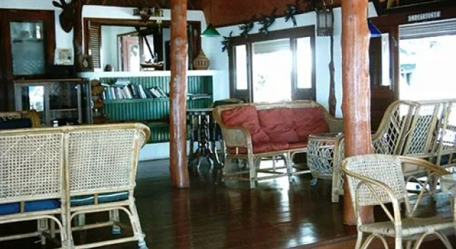 Lighthouse Bungalows and Restaurant