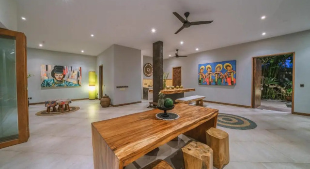 Puri Aman - Unique & Lush 3BR Pool Villa - Next to Gigi Susu & Walk to Beach, Rezervovat Vila Chaty v Bali, Chalupa