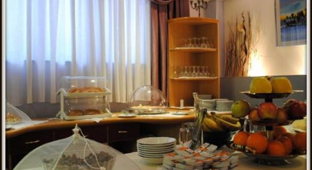 Hotel Zvonimir, Prenota Hotel Splitska 