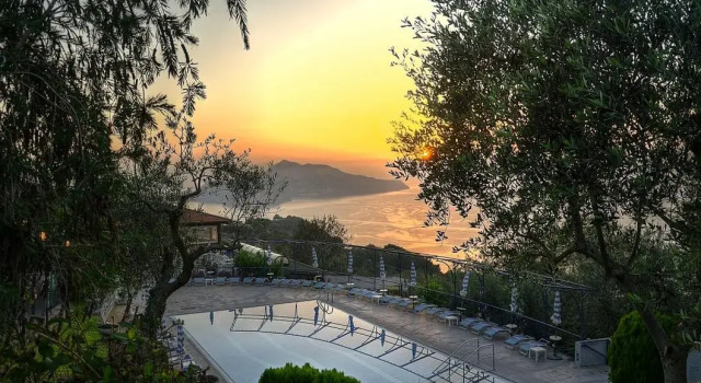 Кровать в общем номере Gocce Di Capri Resort