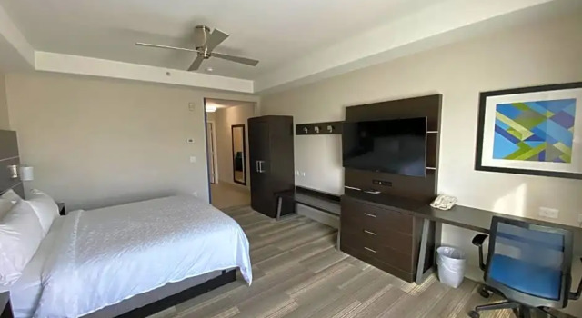 Двухместный номер Standard с балконом Holiday Inn Express & Suites El Dorado Hills by IHG