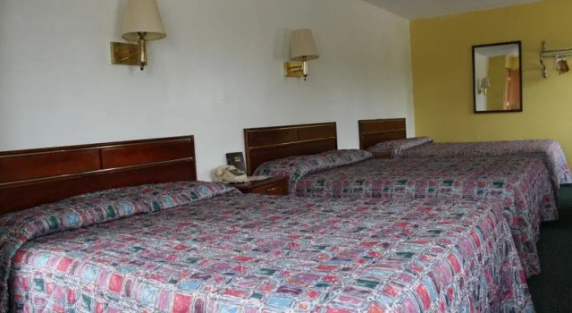 Colonial Inn, Rezerwuj Mini-hotel High Hill Missouri