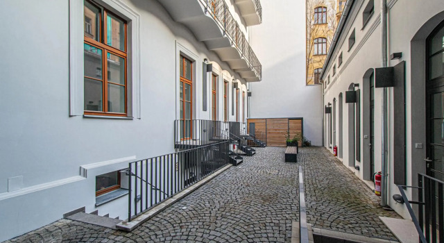 Main train station apartment close to the the Main Square, Забронировать Апартаменты/квартира Отели Праги с парковкой, рядом с Намести Миру, Парковка