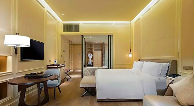 Двухместный номер Deluxe с балконом Hilton Dalian Golden Pebble Beach Resort