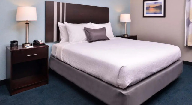 Номер Standard с видом на бассейн Best Western St. Clairsville Inn & Suites