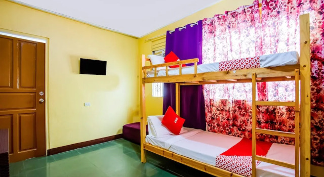 Кровать в общем номере Mye Tourist Inn