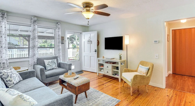 Dog-friendly Daytona Beach Cottage w/ Patio!, Забронировать Дом для отпуска Виллы Холи-Хил, Вилла