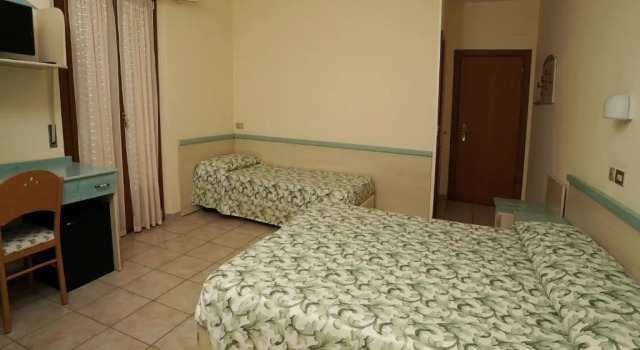Трёхместный номер Standard Hotel Riviera