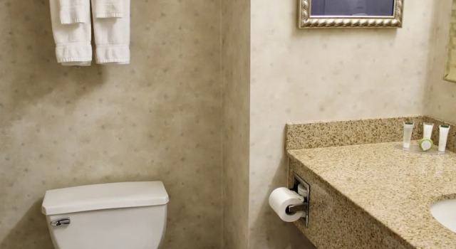 Четырёхместный номер Standard Marco LaGuardia Hotel & Suites