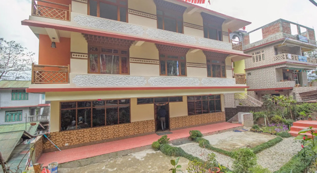 OYO 27709 Hotel Red Cherry