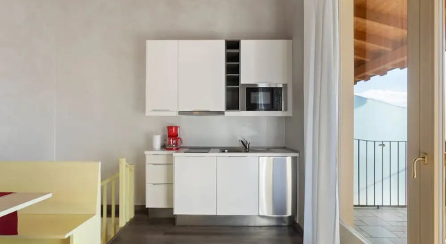 Hill-view Holiday Home in Tremosine With Swimming Pool, Забронировать Отель Тремозине-суль-Гарда Тренто