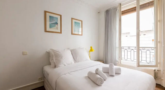 Spacious by Canal Saint Martin, Забронировать Отель 11-й округ: Бастилия Париж, рядом с Курон