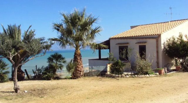 Коттедж с 2 комнатами Blunda Holiday Home