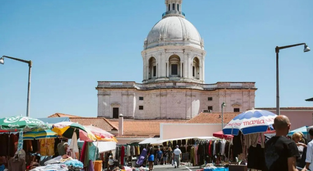 Апартаменты Stay local in Alfama! Deolinda central Home, amazing view