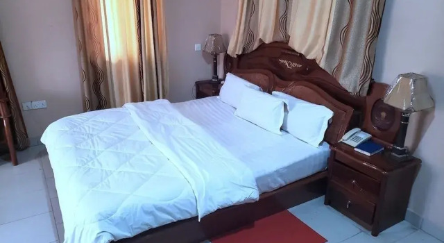 Emej Hotel, Book Hotel Weija 