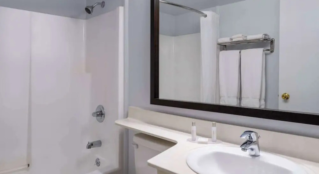 Семейный люкс Travelodge Suites by Wyndham Saint John