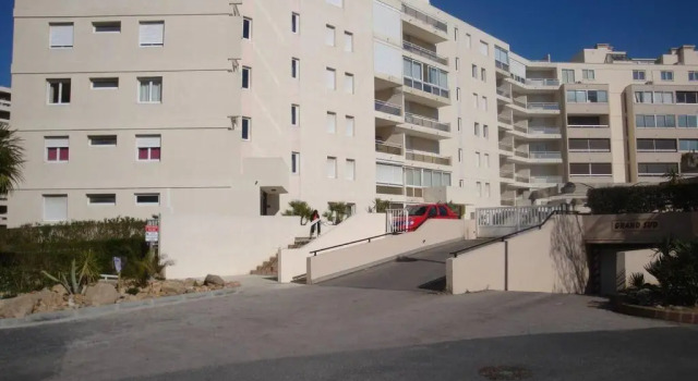 LE JARDIN DE LA PLAGE - T2 - Terrasse jardin 30m2 - Piscine - Clim- Wifi -Parking, Забронировать Апартаменты/квартира Отели Кане-ан-Руссийон с парковкой, Парковка