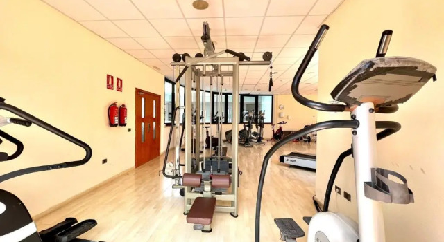Estudio con AC, Wifi y balcón, bien comunicado en Tenerife Sur, Забронировать Отель Отели Сан-Мигель-де-Абона с парковкой, рядом с Playa Amarilla, Парковка