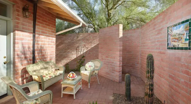 Люкс Deluxe Cactus Cove Bed and Breakfast Inn