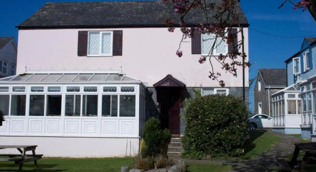 Ivy Tower Cottages, Prenota Hotel St. Florence Pembrokeshire