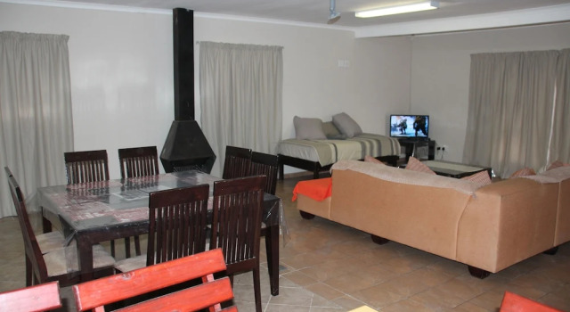 Коттедж с 2 комнатами Anandi Guesthouse Swakopmund