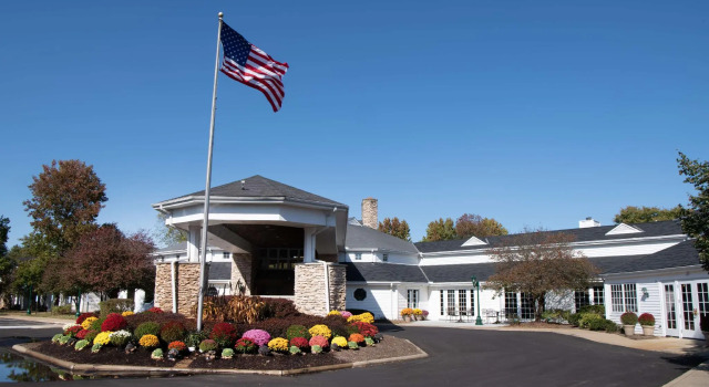 Кровать в общем номере Cherry Valley Hotel