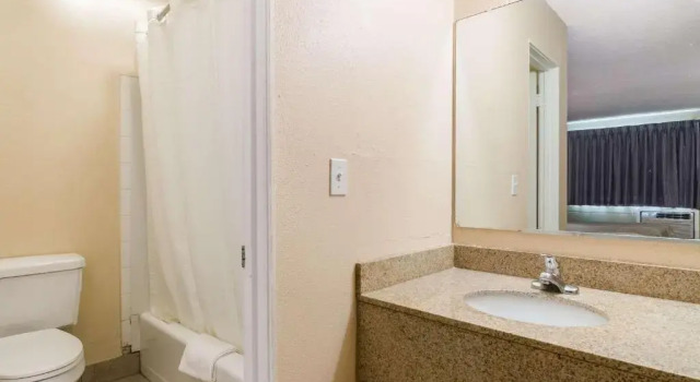 Четырёхместный номер Standard Executive Inn Dodge City, KS