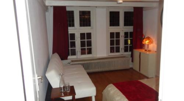 Anne Frank B&B, Забронировать Отель «постель и завтрак» Амстердам Норд, рядом с Музей фотографии FOAM