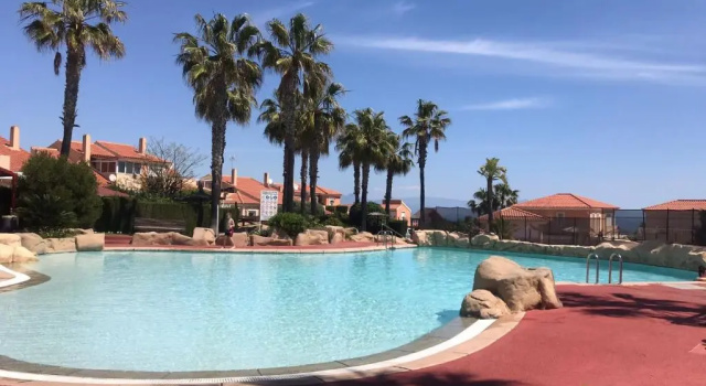 Коттедж Nice house with amazing Swimming pool/ just 5 min from Beach